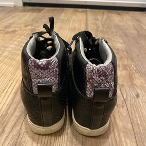 Madden Girl Heeled sneakers